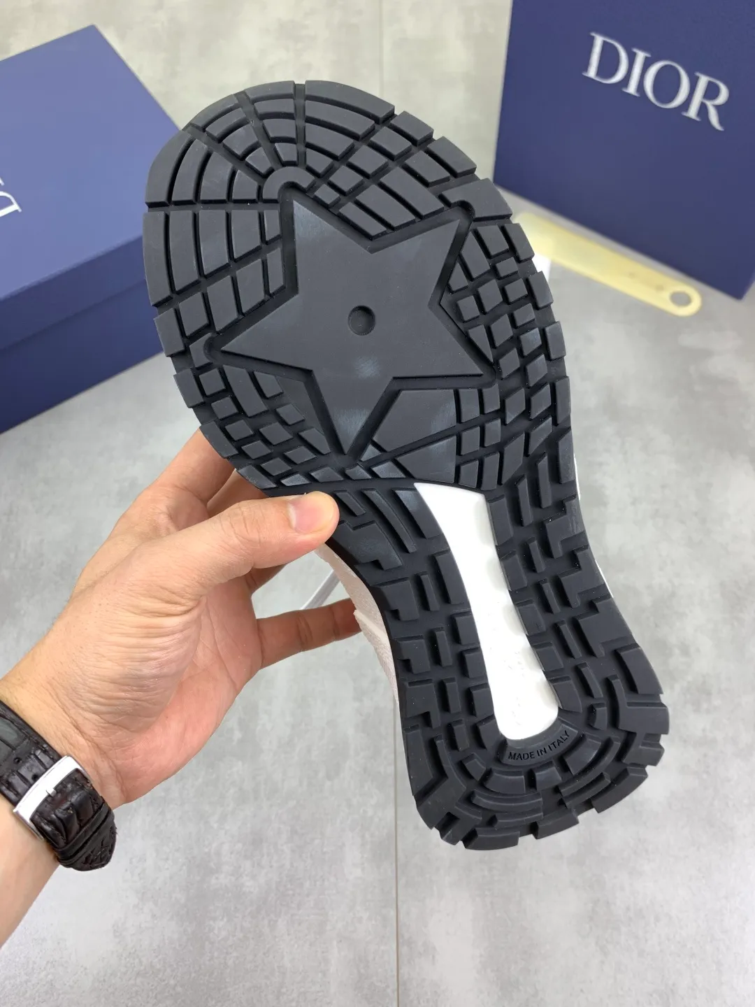 Men's Men's Shoes💰P440💰[New Style]🆘[Dior] 2025 Dior Original Lace-up Low-top Men's Shoes Classic casual shoes 🔥This model is the official classic model, with high quality and made by famous original designers. It is made of high-quality cowhide with original materials➕comfortable and breathable mesh lining➕pigskin insole. The perfect last shape and generous and fashionable design have attracted many consumers and are suitable for drivers to drive🚗. What you want is the best quality in the market. Color: seven colors. Code number: 38--44 (45 46 customized)